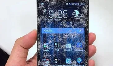 Разбитый экран в смартфоне HTC: 3 способа его заменить