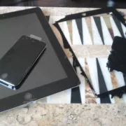 Как подольше не разбить экран iPhone и iPad - где купить нормальный чехол