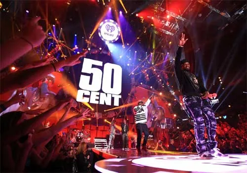 НО 50CENT ПРОДОЛЖАЛ ТРУДИТСЯ, ОРГАНИЗОВЫВАЯ КОНЦЕРТЫ И ПРОДАВАЯ АЛЬБОМЫ (30 МИЛЛИОНОВ ПРОДАЖ, МЕЖДУ ПРОЧИМ),
