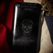 История не учит: вместо военных Zippo - Военные телефоны [фото]