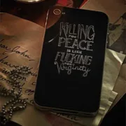 История не учит: вместо военных Zippo - Военные телефоны [фото]