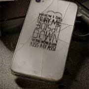 История не учит: вместо военных Zippo - Военные телефоны [фото]