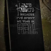 История не учит: вместо военных Zippo - Военные телефоны [фото]