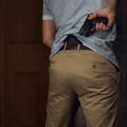 Taser выпускает самый маленький шокер для самообороны [видео]