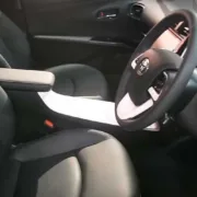 Зелено-лаймовый Prius 2017 - солнцезащитная конфигурация