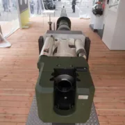 Rheinmetall показала новое "антиАрматное" орудие для танков Leopard 2A5 и 2A6 [фото]