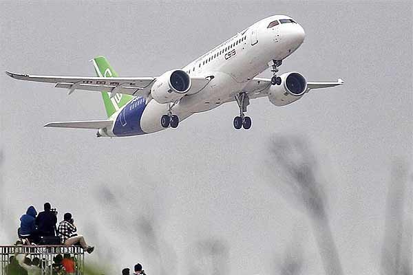 Первый полет новой китайского авиалайнера C919 [видео]