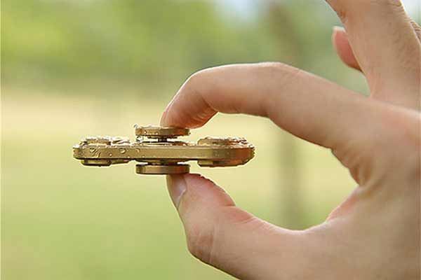 #fidgetspinners или по-нашему "спиннеры": сегодня они круче, чем покемоны