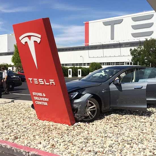 Bloomberg: денег у Tesla осталось до 6 августа 2018 года