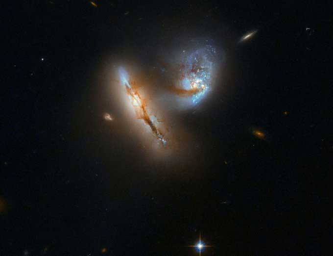 Фото взаимодействующих галактик с телескопа Hubble