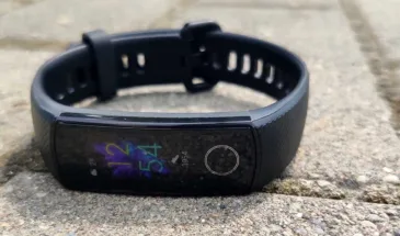 У нового Honor Band 5 циферблат слишком темный?