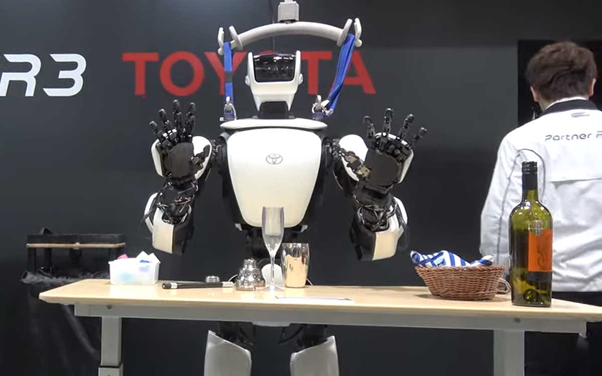 Крупнейшая в мире выставка робототехники IREX-2019 открылась в Токио [видео]