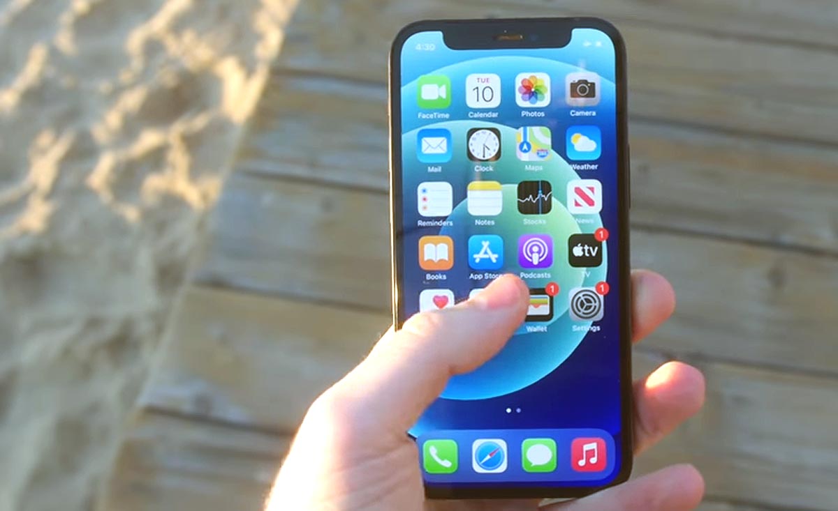 iPhone 13 mini - он тоже не такой как все 13-е