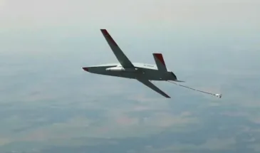 Дрон MQ-25 Stingray успешно дозаправил в воздухе F-35C [видео]