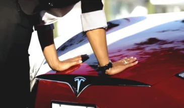 Tesla с FSD Supervised выезжает на дороги ЕС