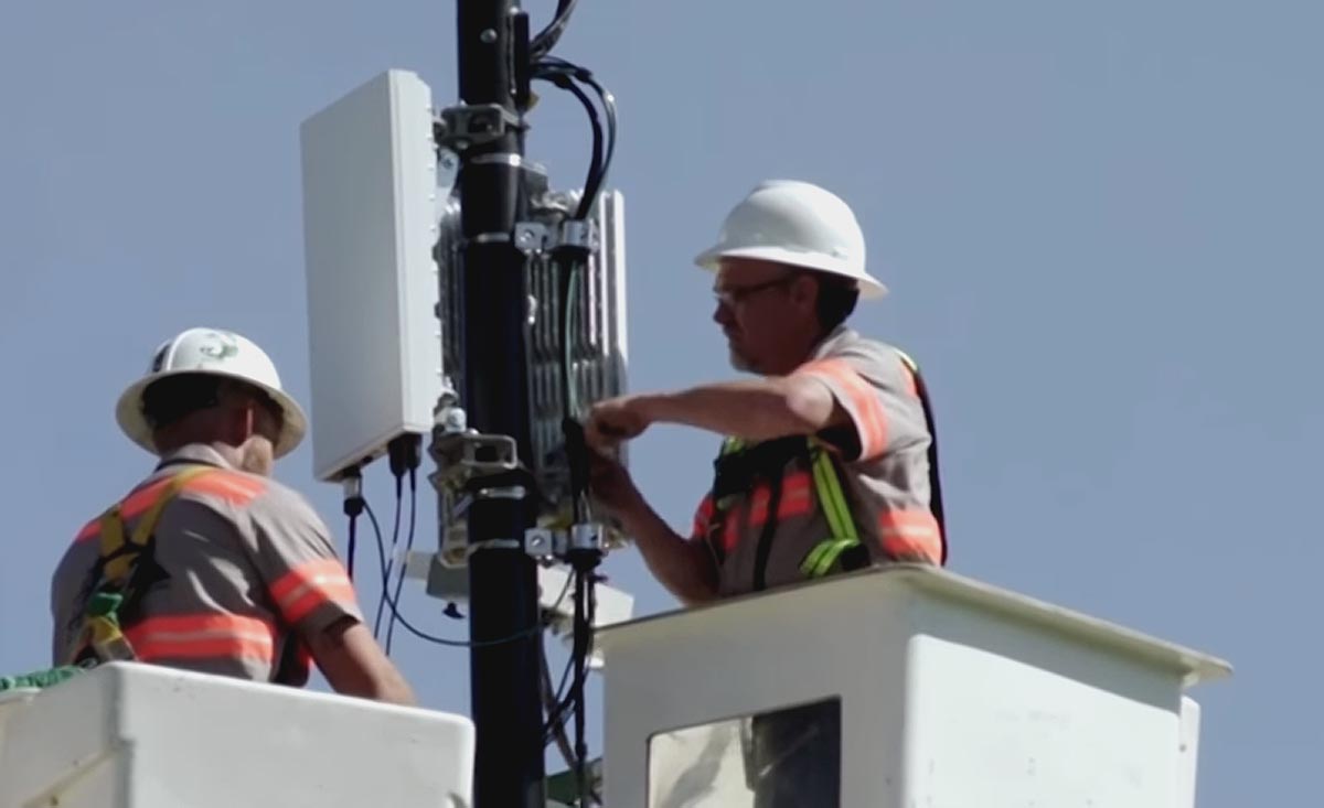 Рейсы в США из-за вышек 5G отменяют крупнейшие авиакомпании [видео]