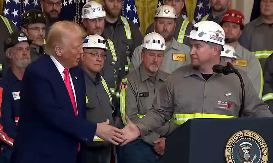 Трампу уголь еще нужен, а Америке - уже нет?