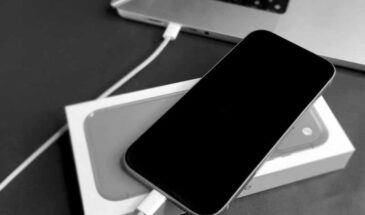 Новый iPhone разрядился, выключился и не включается: что делать