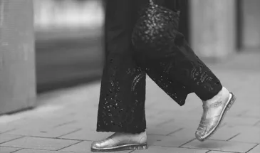 Прозрачные «мыльницы» Jelly shoes: зачем они и как их носить