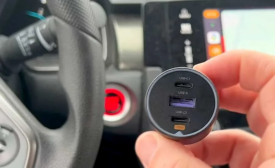 Почему не стоит заряжать смартфон от USB в машине?